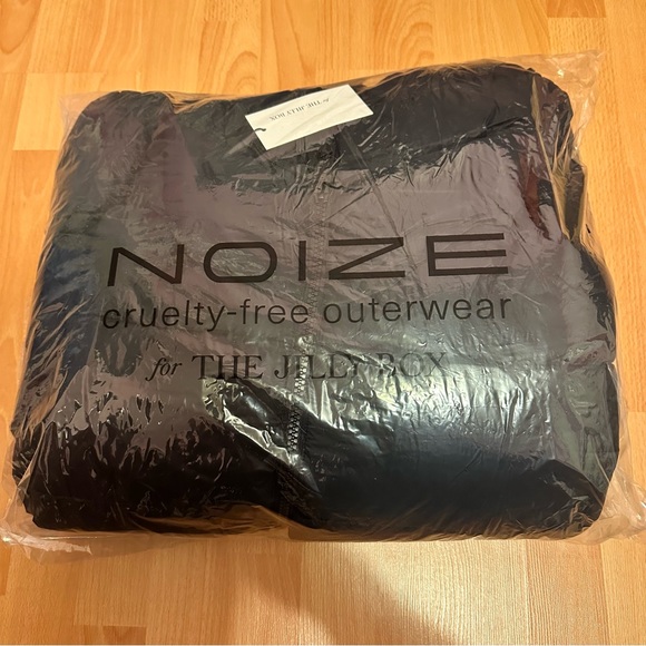 Noize x Jilly Box Avalon Puffer Jacket in Black, Size Large - Picture 4 of 5